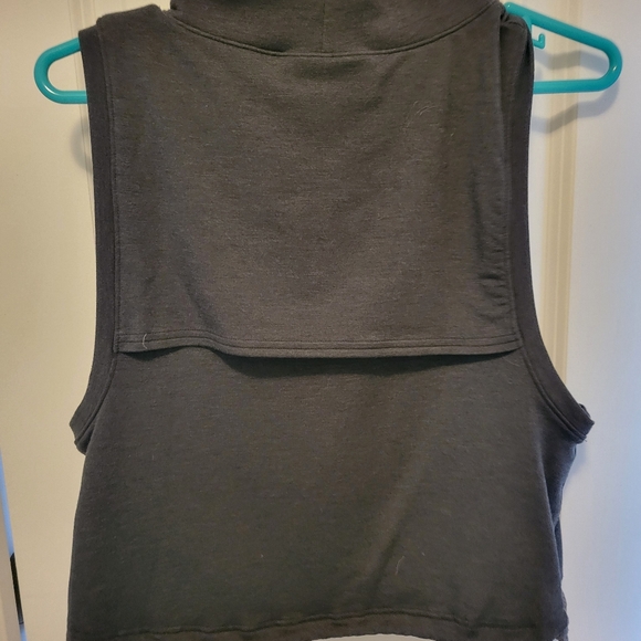 UA Vest - Picture 5 of 6